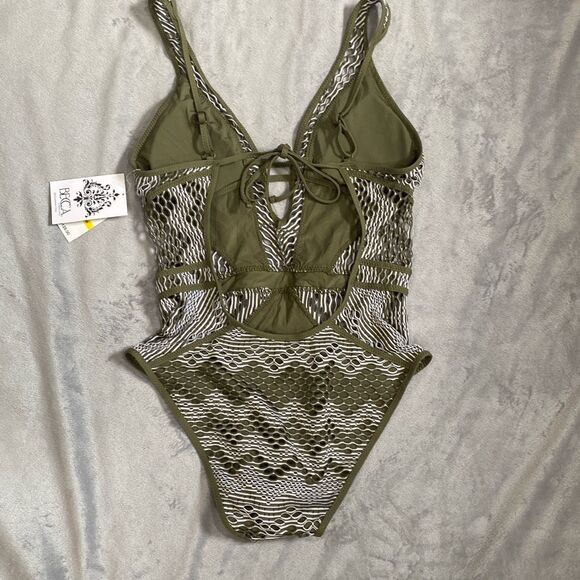 Becca by Rebecca Virtue one piece - Picture 5 of 11